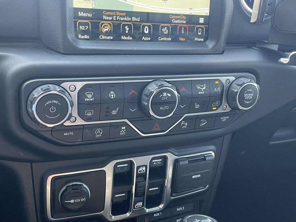 Used 2018 Jeep Wrangler Unlimited Sahara AWD/4WD image 35