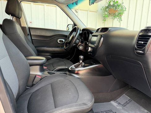 Used 2018 Kia Soul + FWD image 13