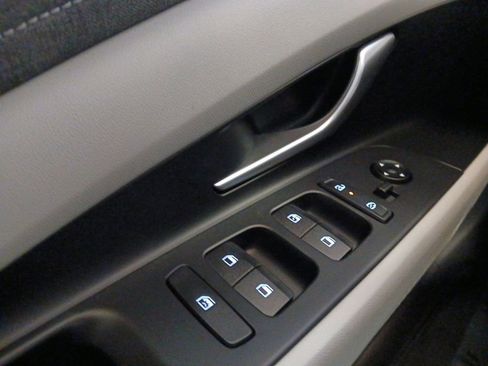 New 2025 Hyundai Elantra Limited FWD image 20