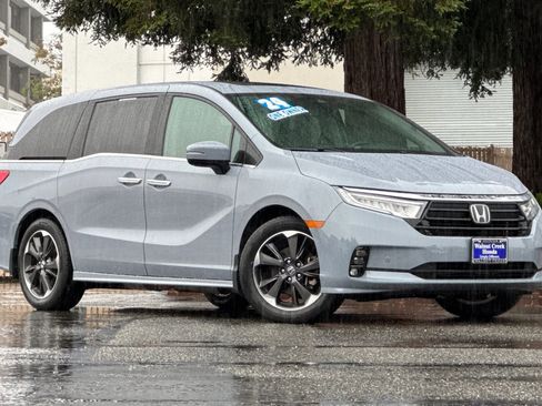 Used 2024 Honda Odyssey Elite image 2