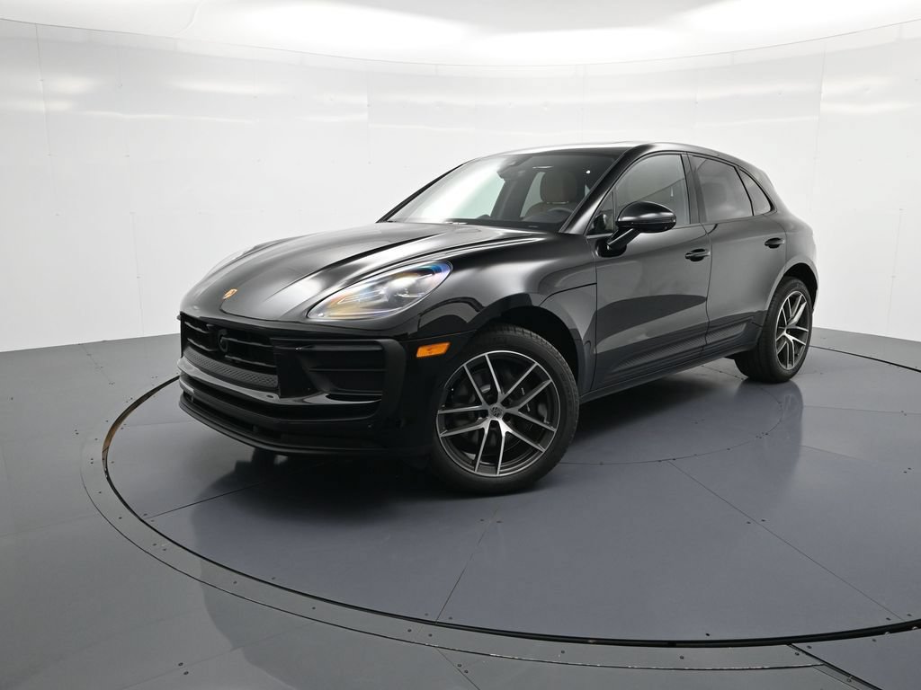 Certified 2026 Porsche Macan AWD/4WD image 28