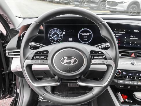 Certified 2025 Hyundai Elantra Limited FWD image 21