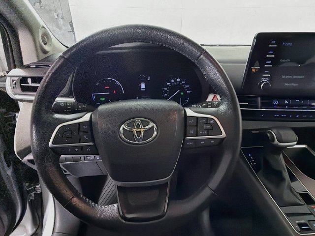 Used 2022 Toyota Sienna XLE w/ XLE Plus Package FWD image 16