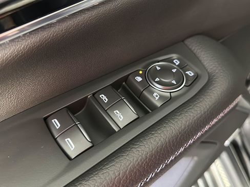Used 2026 GMC Yukon XL Denali w/ Sun & Power Step Package AWD/4WD image 11