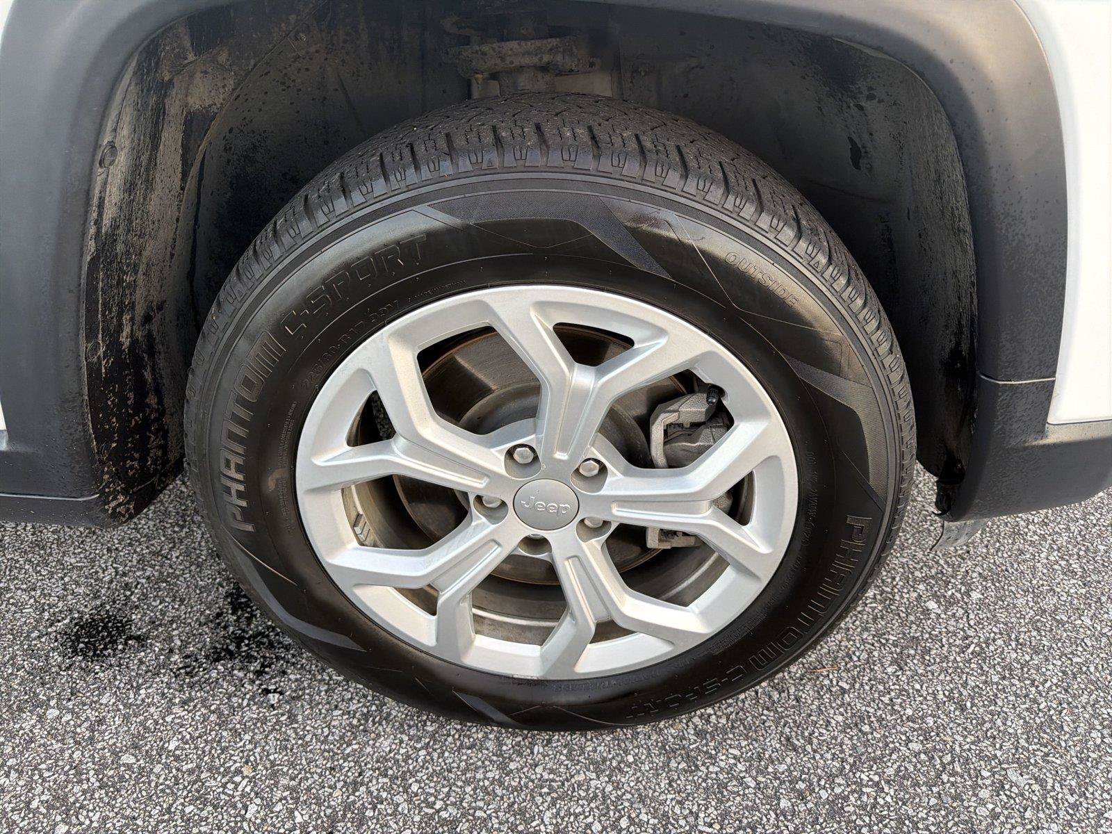 Used 2024 Jeep Compass Latitude AWD/4WD image 11