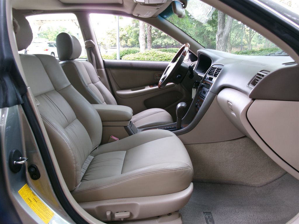 Used 2001 Lexus ES 330 w/ Lexus Value Pkg FWD image 16
