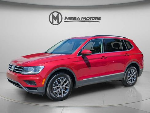 Used 2020 Volkswagen Tiguan SE w/ Panoramic Sunroof Package FWD image 2