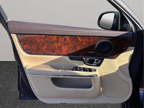 Used 2016 Jaguar XJ R-Sport image 23