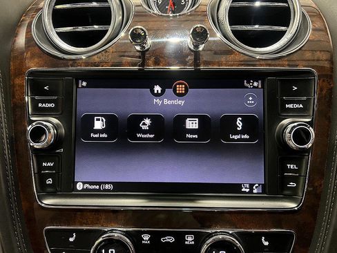 Used 2019 Bentley Bentayga image 36