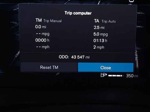 Used 2023 Volvo XC40 B4 Plus w/ Protection Package Premier image 22