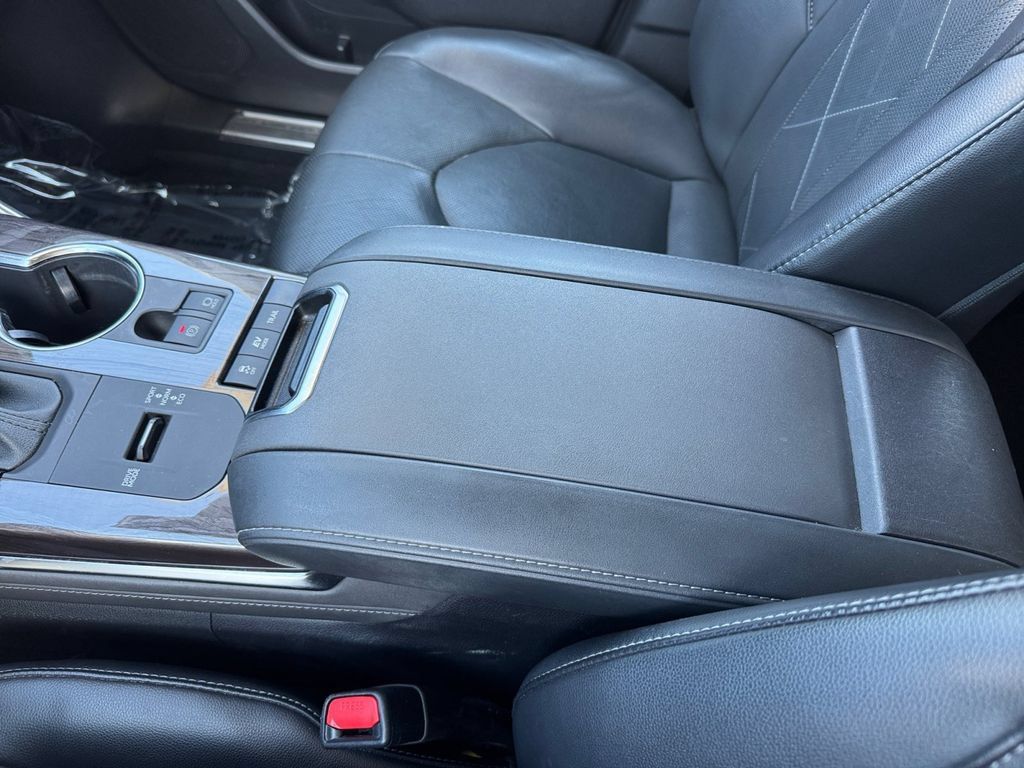 Certified 2022 Toyota Highlander Platinum AWD/4WD image 27