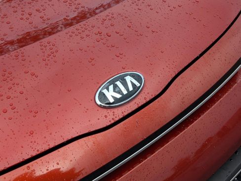 Certified 2021 Kia Soul LX image 12