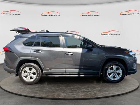 Used 2021 Toyota RAV4 LE AWD/4WD image 6