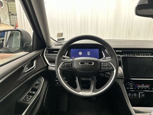 Used 2022 Jeep Grand Cherokee L Laredo w/ Luxury Tech Group I AWD/4WD image 14