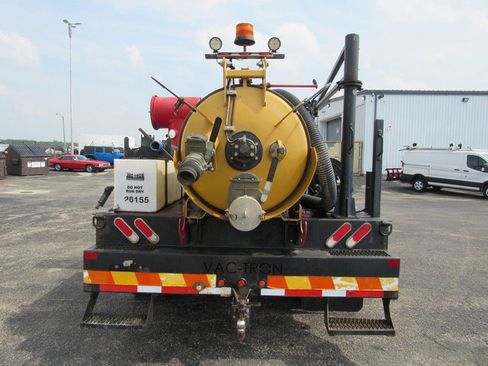 Used 2016 Ford F550 2WD Regular Cab Super Duty image 3