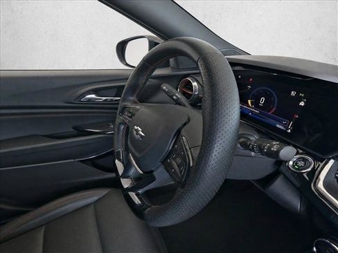 Used 2025 Chevrolet Trax RS w/ Driver Confidence Package FWD image 28