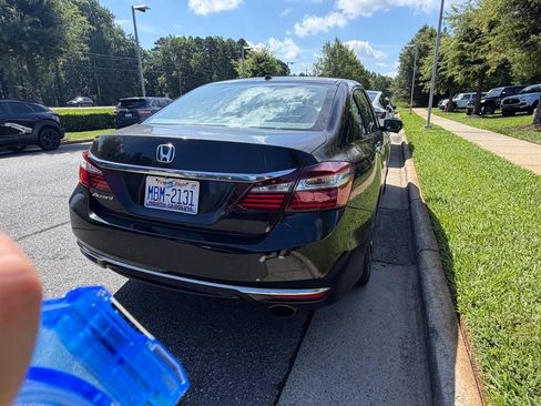 Used 2017 Honda Accord EX-L image 16