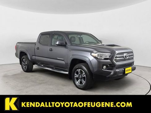Used 2017 Toyota Tacoma TRD Sport image 7