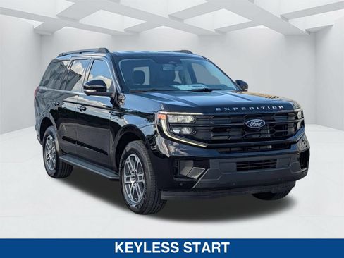 New 2026 Ford Expedition Active RWD image 3