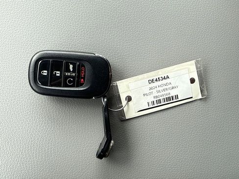 Certified 2024 Honda Pilot Elite image 4