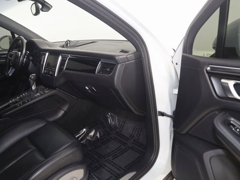 Used 2015 Porsche Macan S image 42