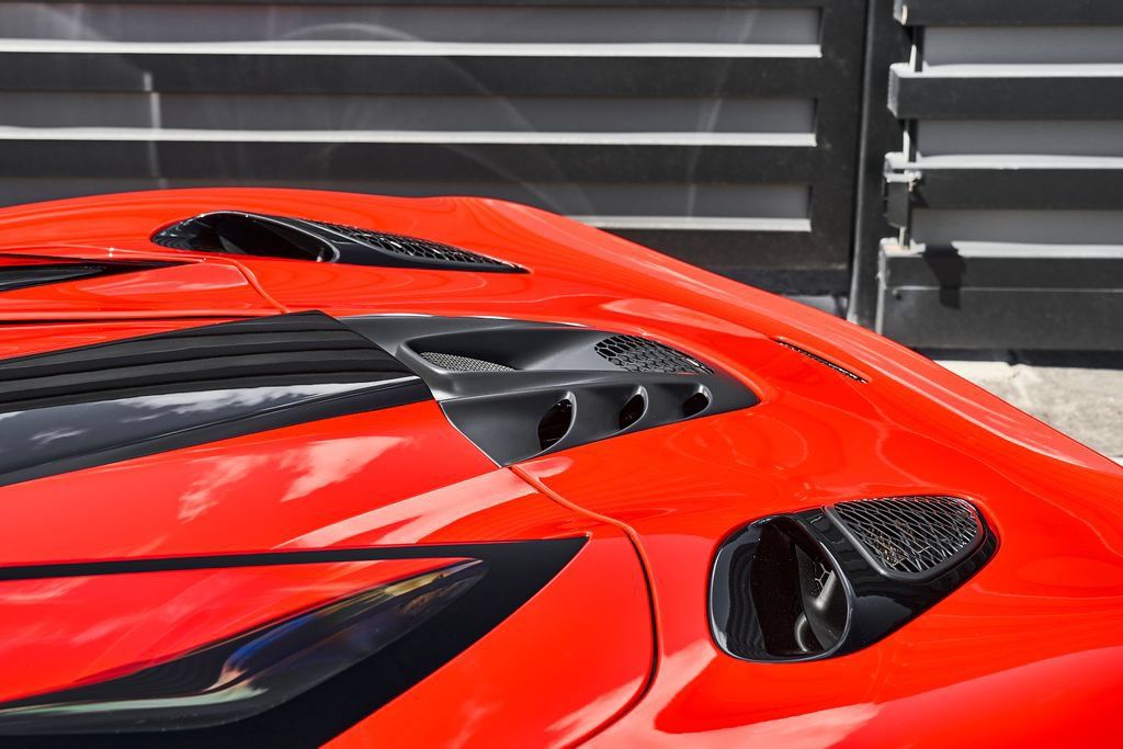 Used 2025 McLaren Artura Spider RWD image 10