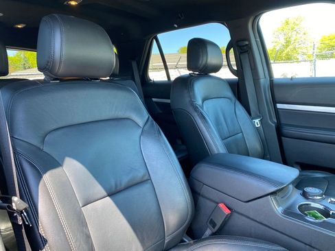 Used 2017 Ford Explorer XLT w/ Equipment Group 202A AWD/4WD image 16