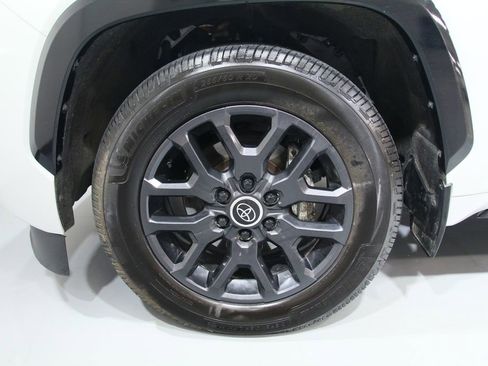 Used 2024 Toyota Sequoia Platinum AWD/4WD image 17
