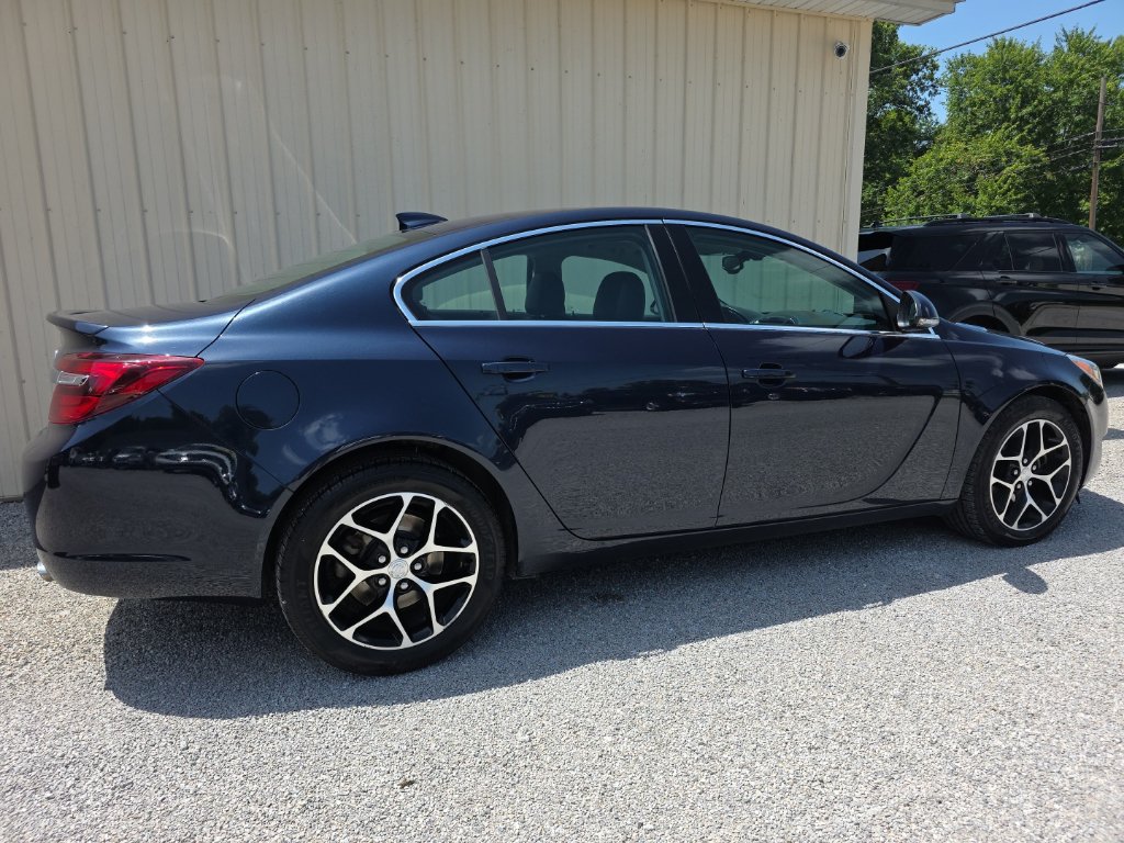 Used 2017 Buick Regal Sport Touring FWD image 6