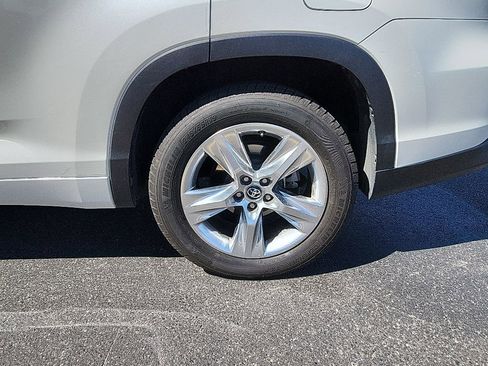 Used 2018 Toyota Highlander Limited FWD image 6