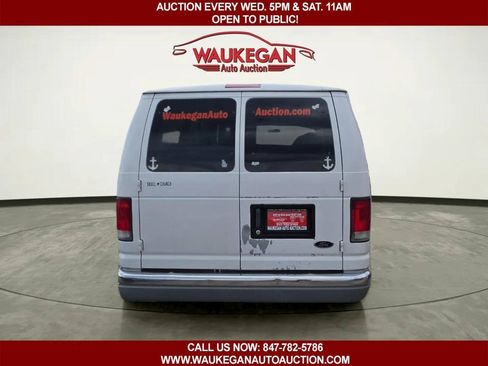 Used 1999 Ford E-150 and Econoline 150 Wagon RWD image 6