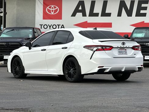 Used 2021 Toyota Camry SE image 3