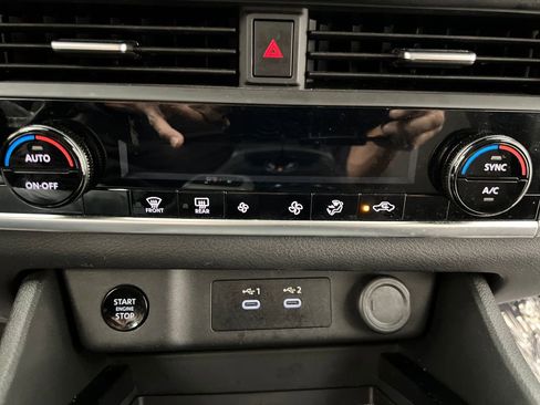 Used 2025 Nissan Rogue SV AWD/4WD image 46