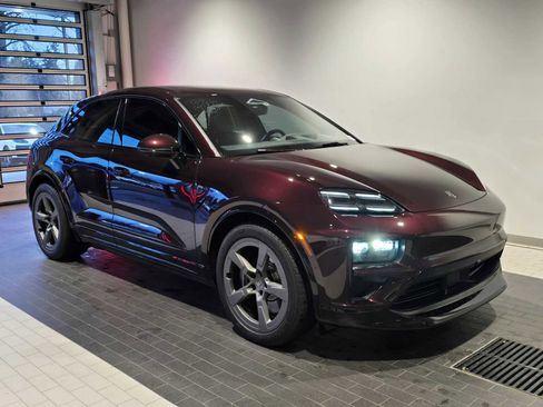 Used 2025 Porsche Macan Turbo Electric image 9