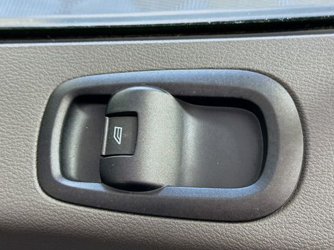 Used 2023 Ford E-Transit Medium Roof image 27