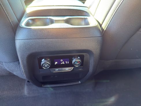 Certified 2025 Chevrolet Traverse LT image 30