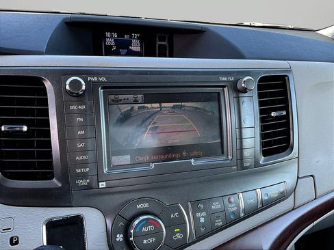 Used 2012 Toyota Sienna XLE w/ Premium Pkg FWD image 14