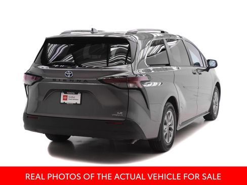 Used 2023 Toyota Sienna LE image 2