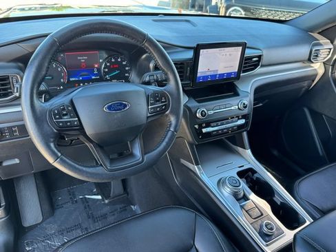 Used 2020 Ford Explorer XLT w/ Equipment Group 202A AWD/4WD image 11