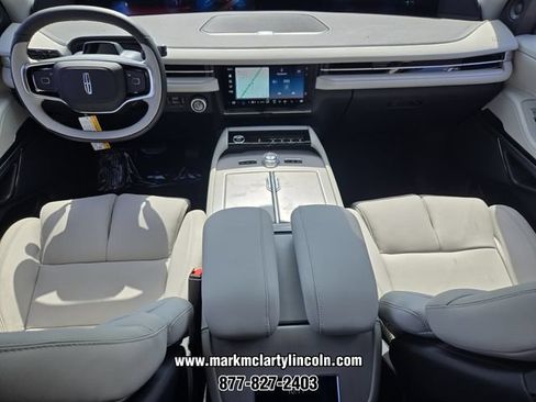 New 2026 Lincoln Navigator Premiere AWD/4WD image 12