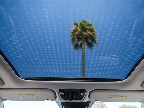 Used 2025 Kia Sorento EX w/ Panoramic Sunroof Package FWD image 16