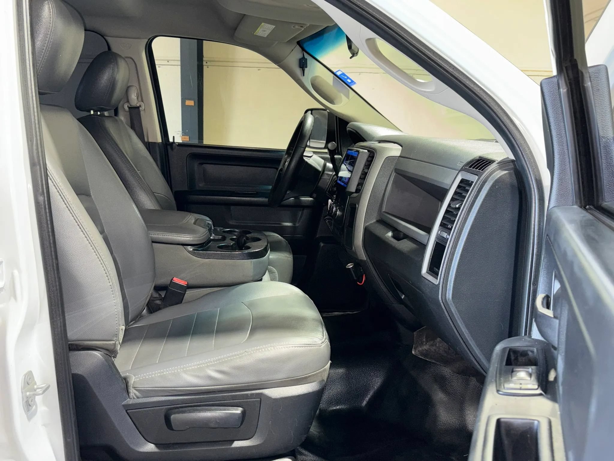 Used 2015 RAM 3500 Tradesman RWD image 16