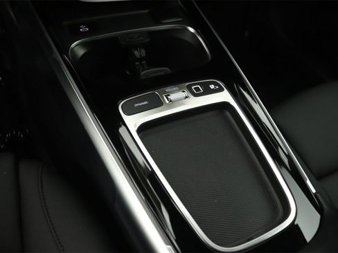 New 2025 Mercedes-Benz GLB 250 image 7
