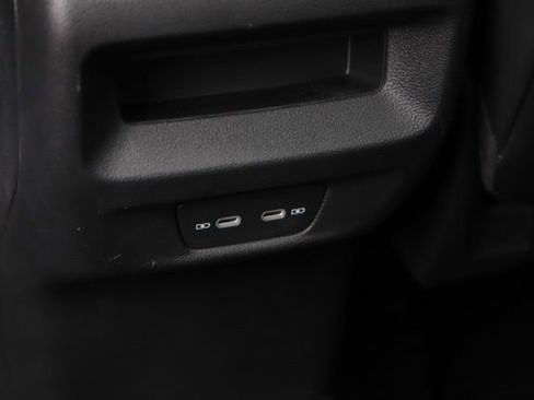 Used 2025 Volkswagen Tiguan SE w/ Panoramic Sunroof Package image 18