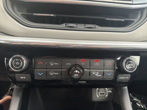 Used 2023 Jeep Compass Limited AWD/4WD image 26