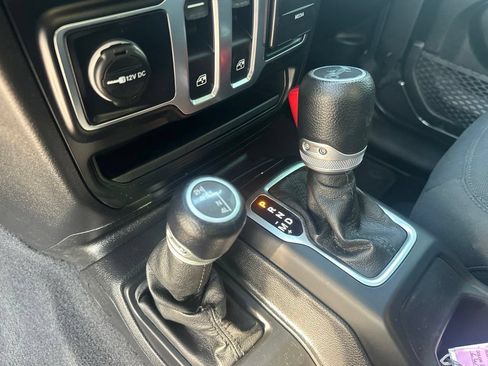 Used 2020 Jeep Wrangler Sport AWD/4WD image 29