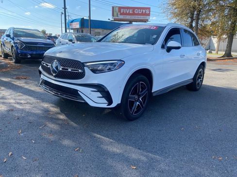 Used 2025 Mercedes-Benz GLC 350e 4MATIC image 3