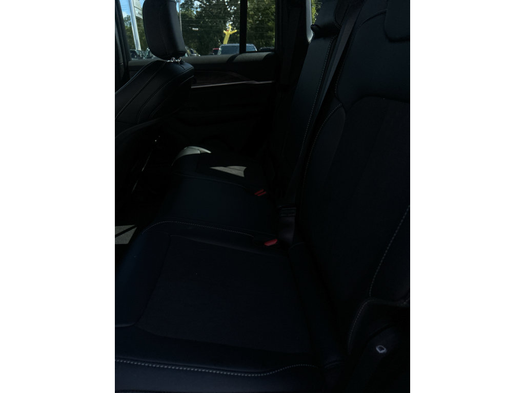 New 2027 Jeep Grand Cherokee Altitude RWD image 9