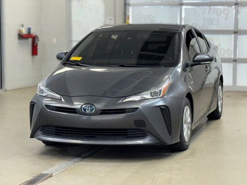 Used 2021 Toyota Prius LE image 3