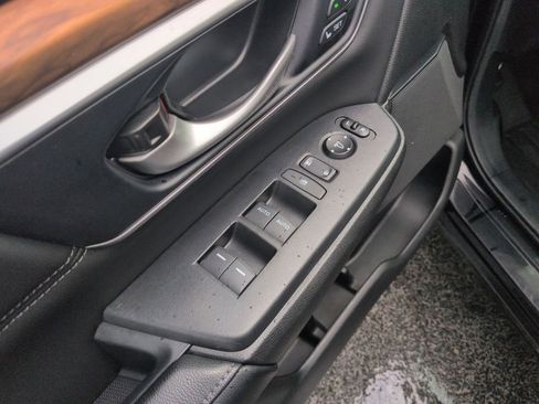 Used 2020 Honda CR-V Touring image 11